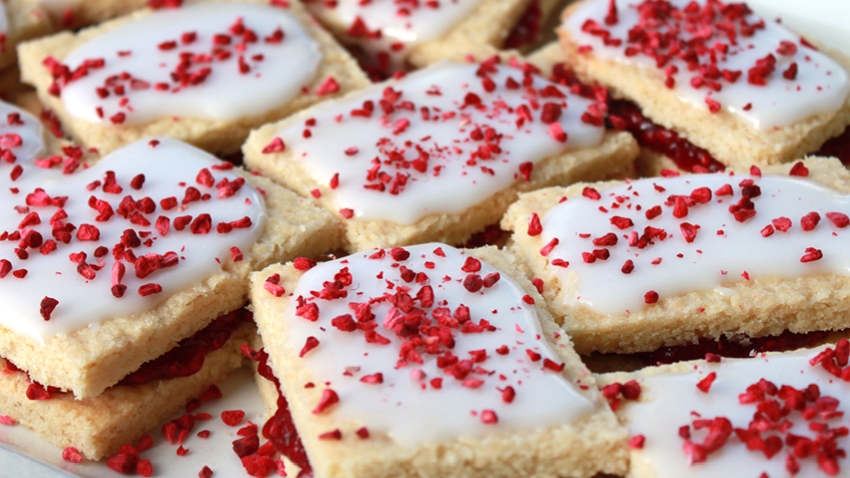 NEJ_Veganske-hindbaersnitter_opskrift_98001630_Vegansk-velvaere /upload/thumbnail1/2025/2/23/190446/thumb2